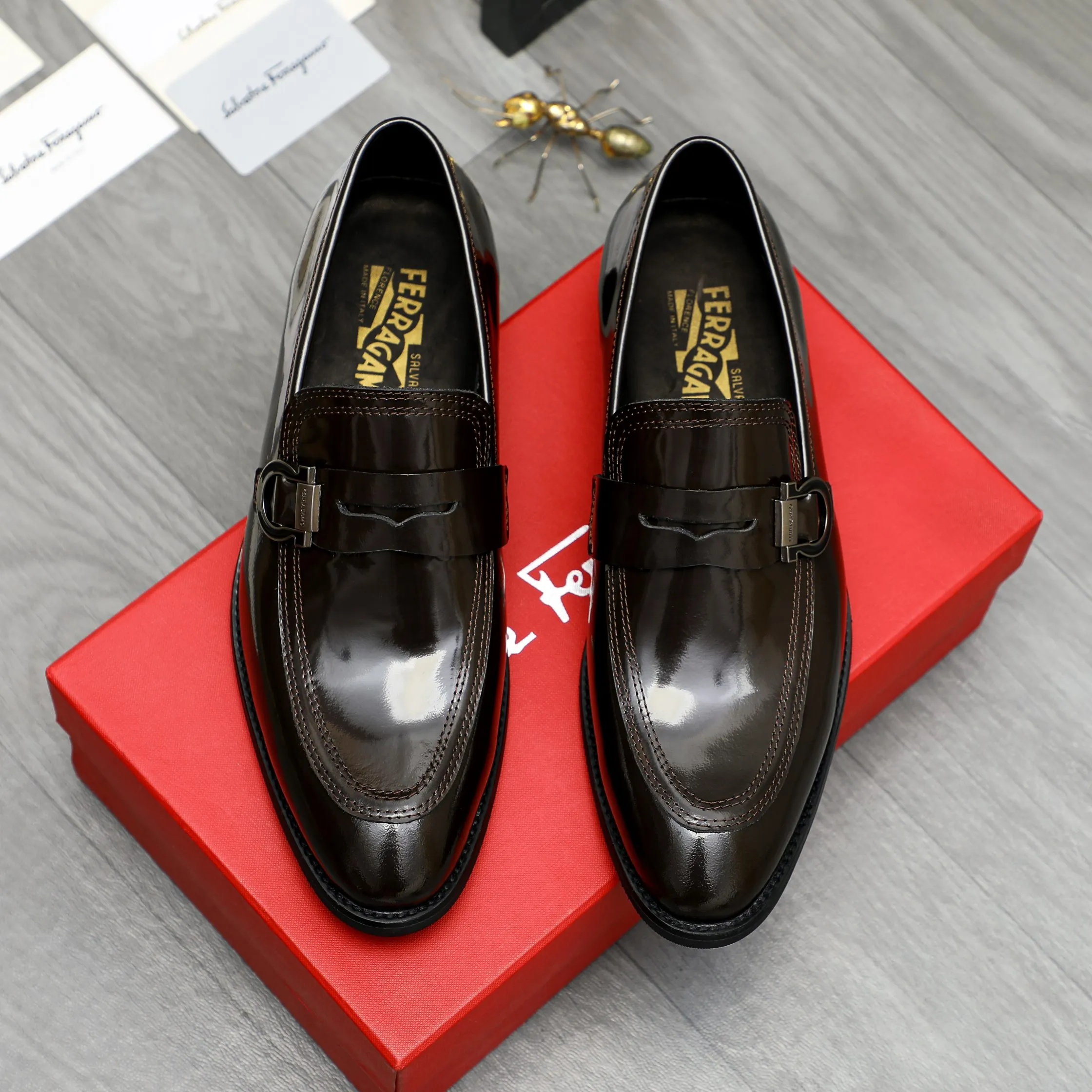 Men's shoes 💰460 Product trademark: Ferragamo "Ferragamo" business slip-on leather shoes Regular size: 39-44 Product materials: Selected high-quality pearlescent cowhide upper, cowhide lining, original outsole